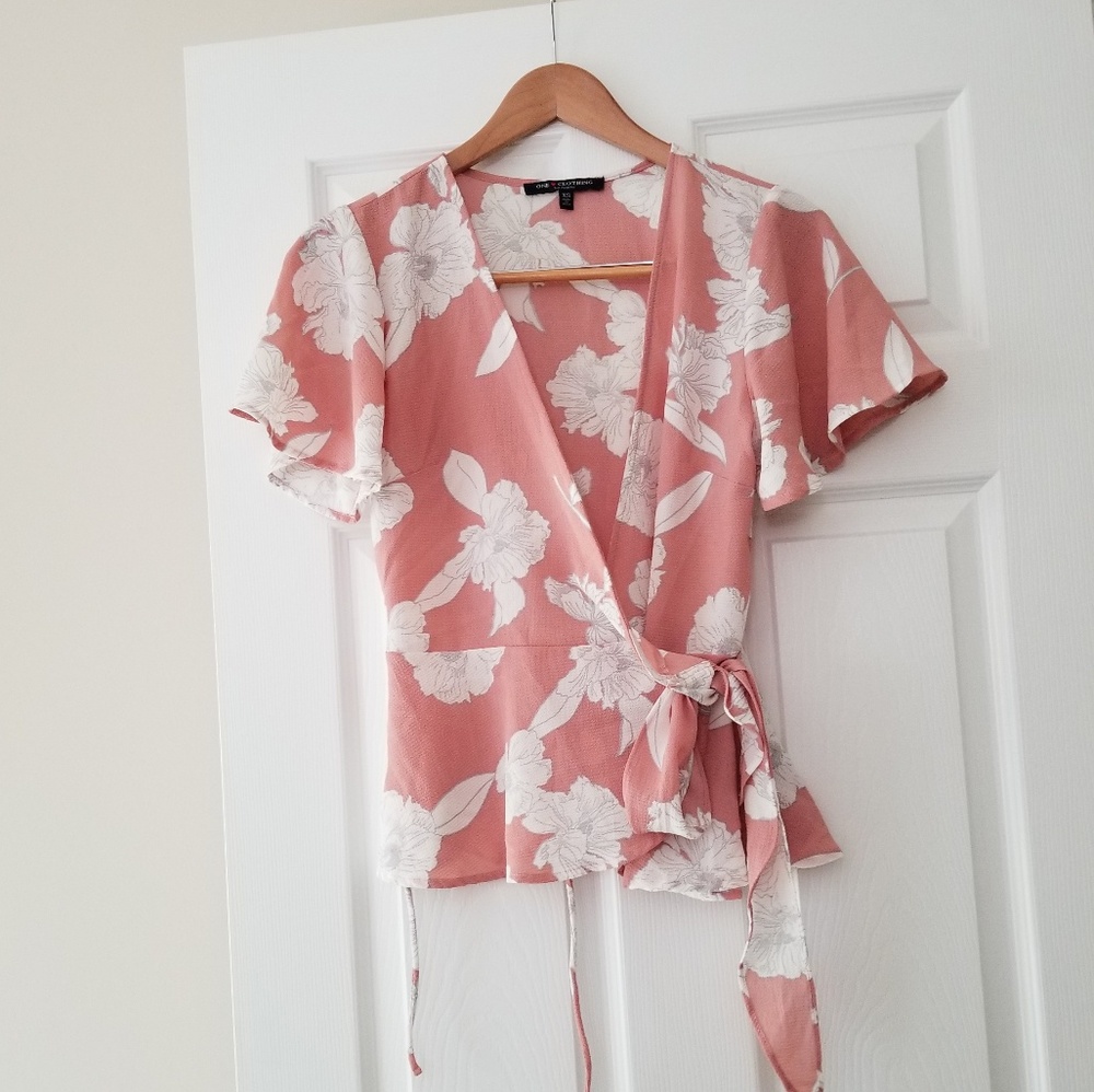 SIDE TIE TOP.